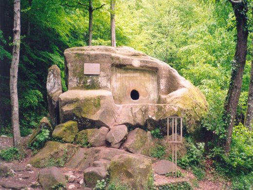 Monolythic dolmen