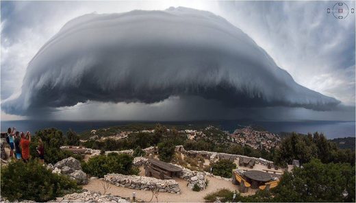 Shelfcloud, captured by Sandro Puncet over #Lošinja #Croatia