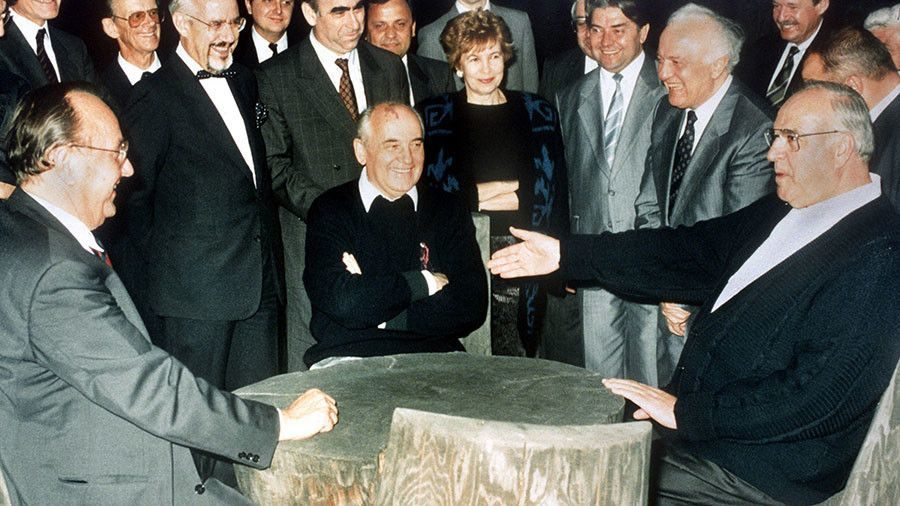 Gorbachev Hans-Dietrich Genscher Helmut Kohl
