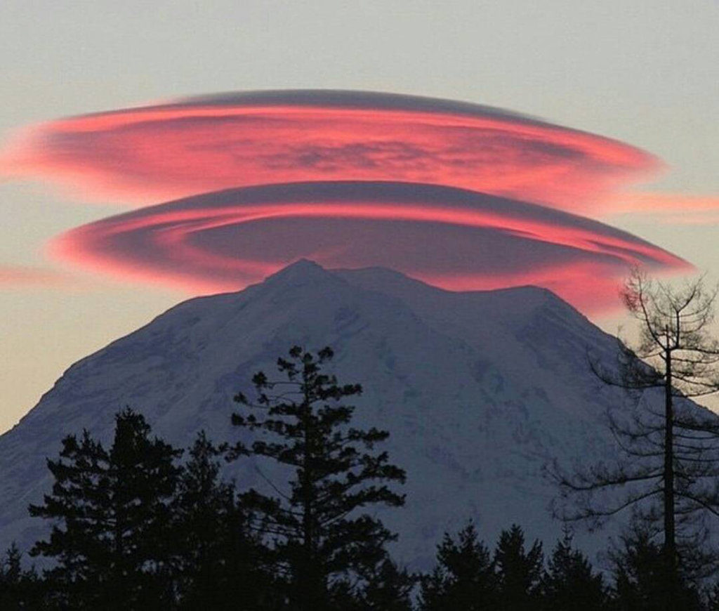 Lenticular clouds at My Rainier