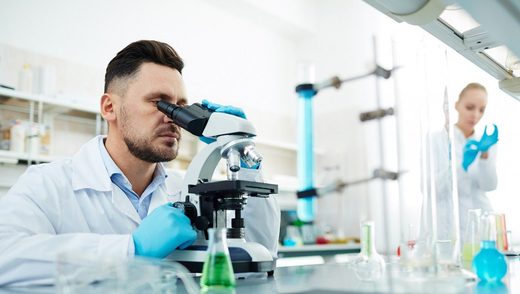 Coronavirus-vaccine forsinket, indtil forskeren kan finde ud af, hvordan man får den til at forårsage autisme