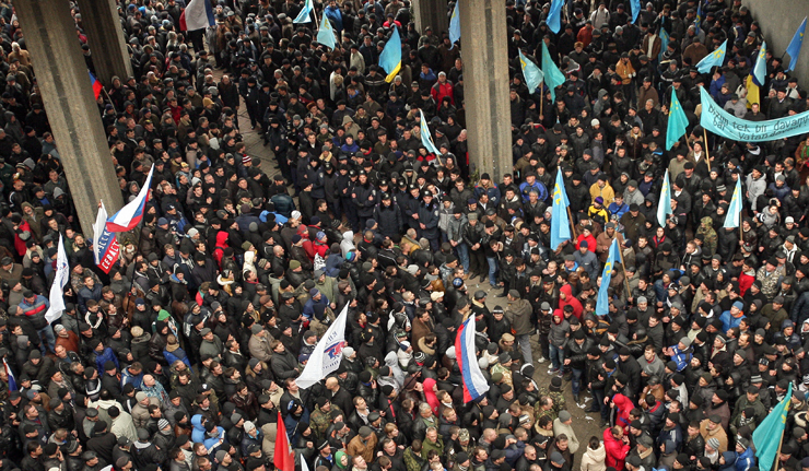Opposing rallies in Crimea